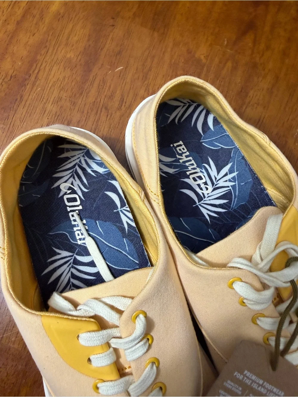 Brand New OluKai Hawaii Men's Tradewind Size 9 Medium Shoes MSRP $110